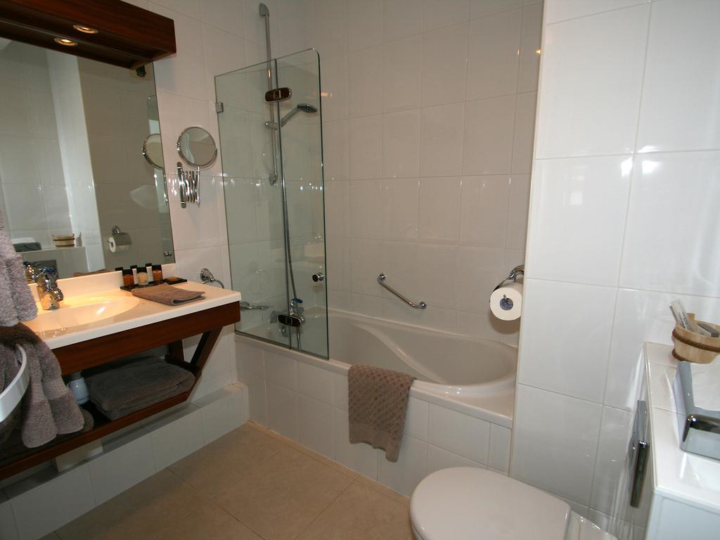 Hotel Les Almadies - Coeur De Ville Saint-Jean-de-Luz Pokój zdjęcie