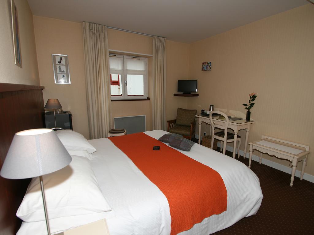 Hotel Les Almadies - Coeur De Ville Saint-Jean-de-Luz Pokój zdjęcie