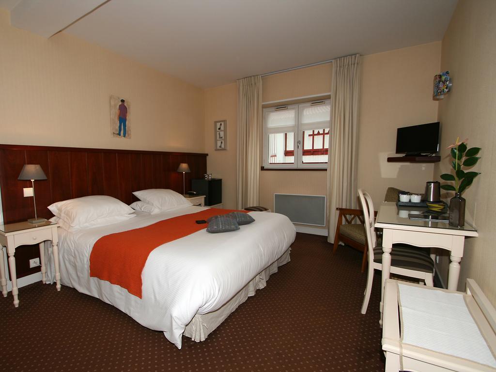 Hotel Les Almadies - Coeur De Ville Saint-Jean-de-Luz Pokój zdjęcie