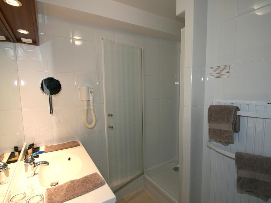 Hotel Les Almadies - Coeur De Ville Saint-Jean-de-Luz Pokój zdjęcie